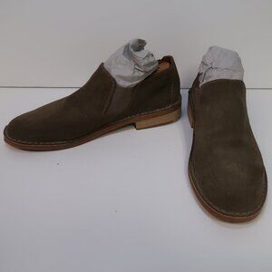 Vince. Suede Grey/Tan slip-on women shoes in size 6.5 (37)